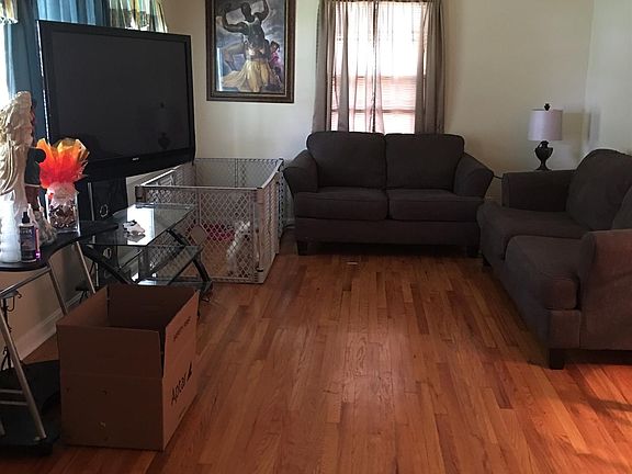 4th image of 123 Pickle St