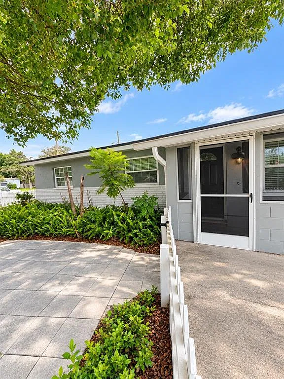 3 bed, 1.0 bath, 1230 sqft, $2,100 — Photo 1