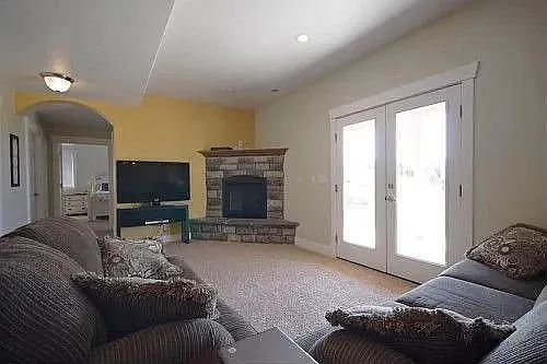 Charming 1-Bedroom Basement Apartment in Cedar Hills $1,400/month — Photo 4