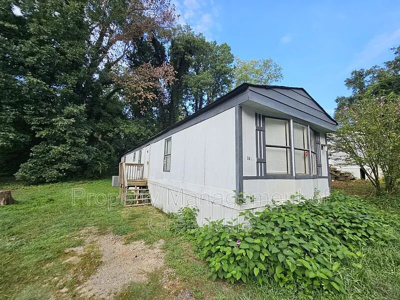 3 bed, 2.0 bath, $995 — Photo 1