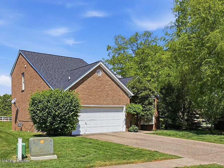 4029 Orchard Lake Dr — Photo 2