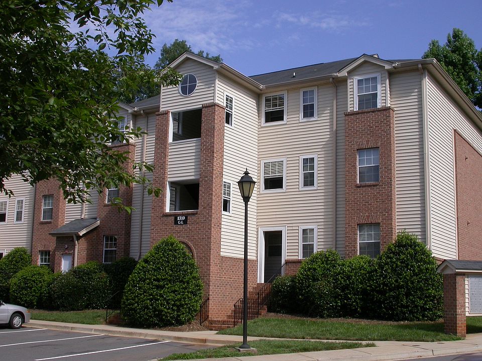 2 Bedroom Garden Style Apartments