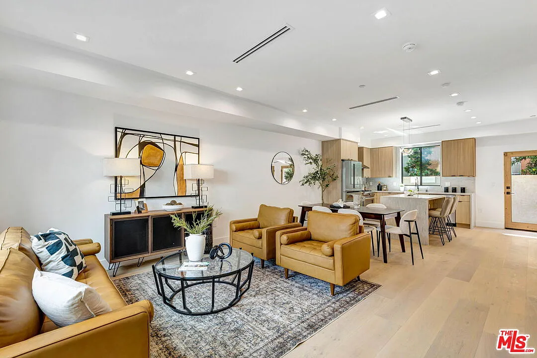 4 bed, 4.5 bath, 1973 sqft, $8,500 — Photo 3