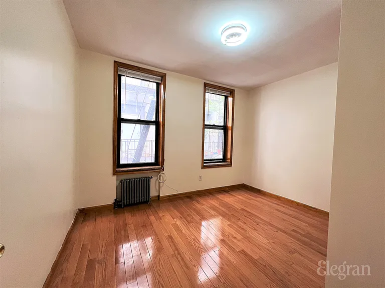 35 Henry St #4B — Photo 1