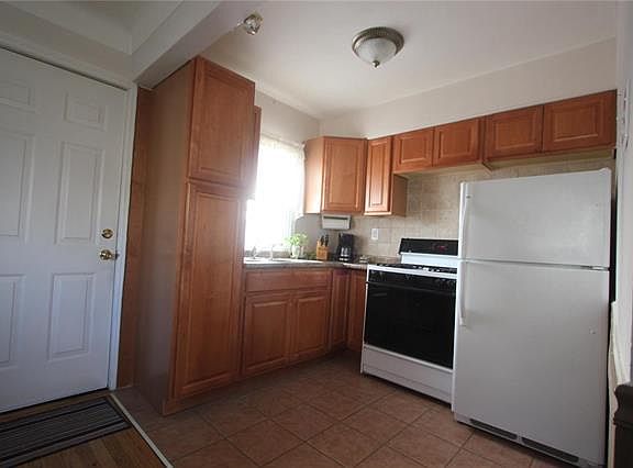 4th image of 228 Baumann Ave