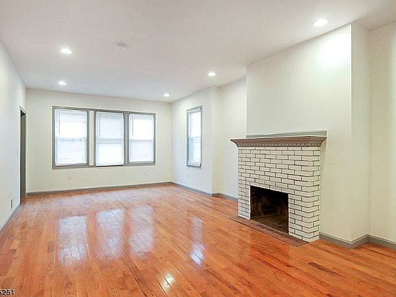 3rd image of 394 Irvine Turner Blvd