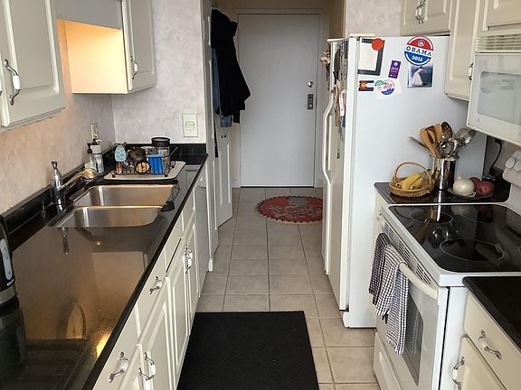 Kitchen , dishwasher, refrigerator, oven, microwave, disposal, stainless sink.