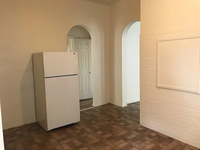 630 Howard Ave — Photo 9