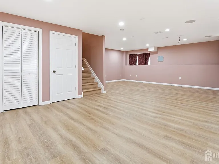 105 Pearce Ln S — Photo 44
