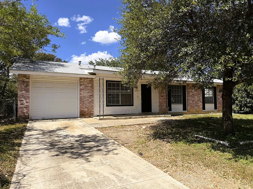 5203 Village Row