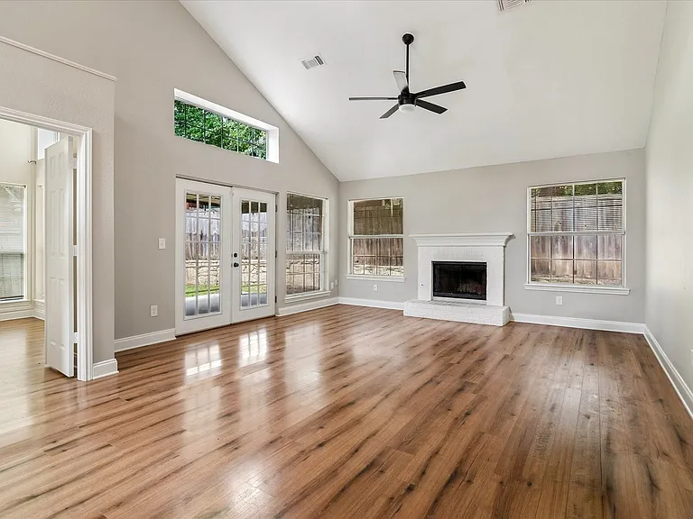Gas fireplace