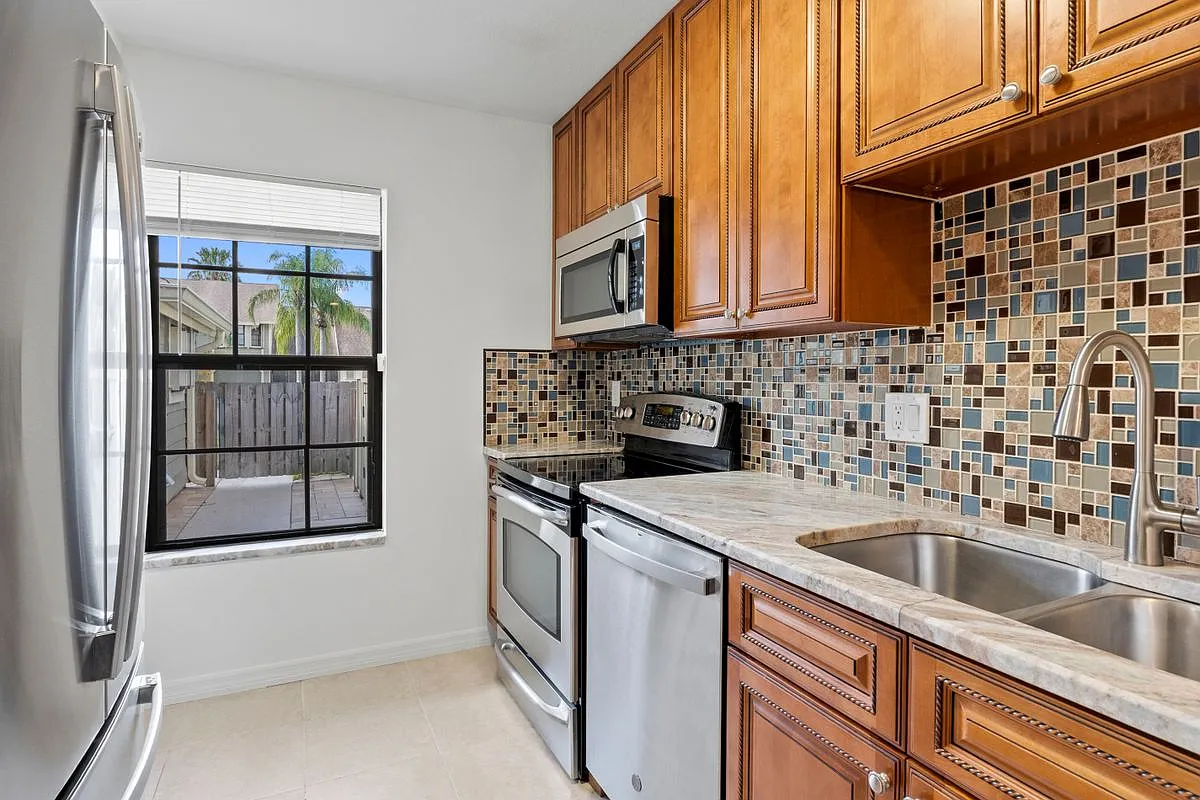 2 bed, 2.0 bath, 1191 sqft, $2,200 — Photo 2