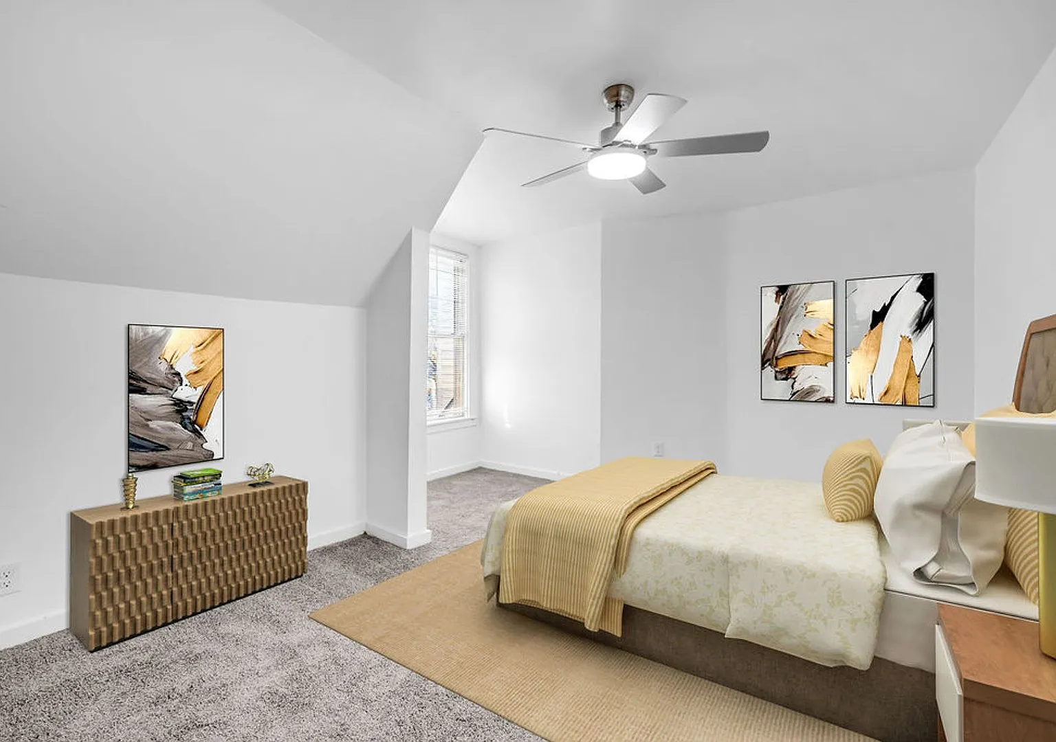 526 W Munson — Photo 4