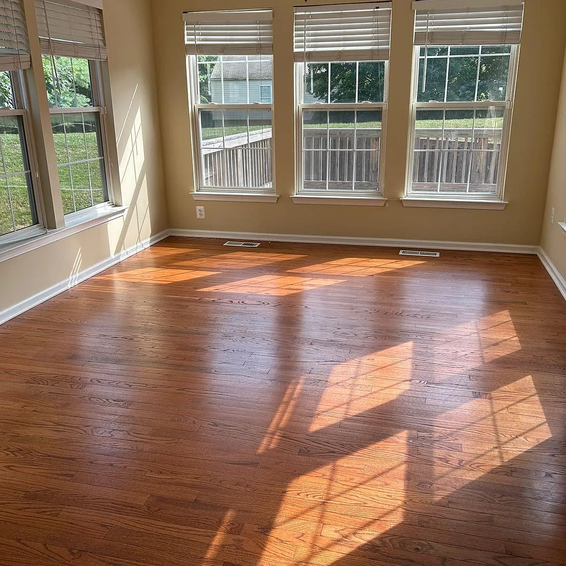 3 bed, 3.5 bath, 2076 sqft, $3,000 — Photo 3