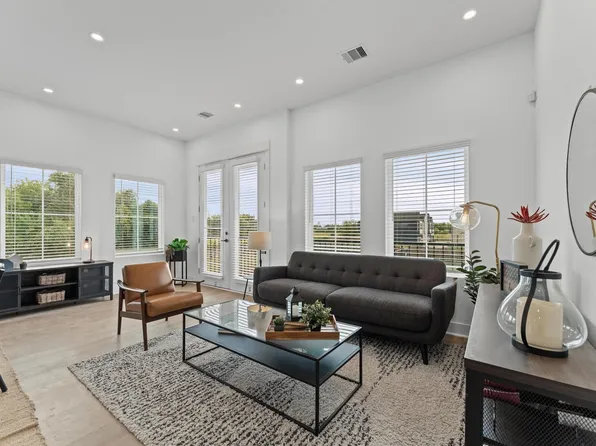 3013 Jensen Springs Ln, Houston, TX 77026