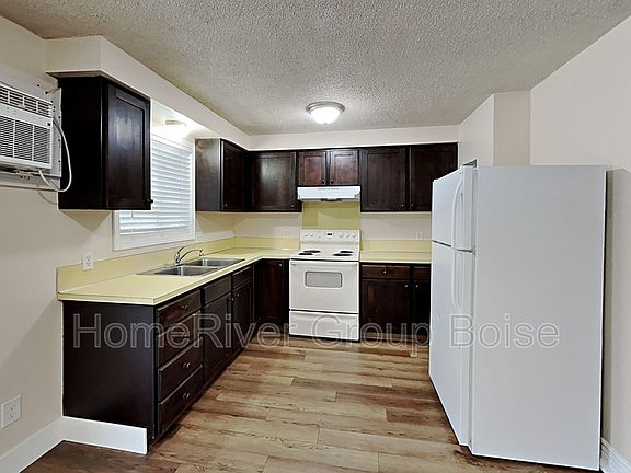 2nd image of 106 N Homedale Ave