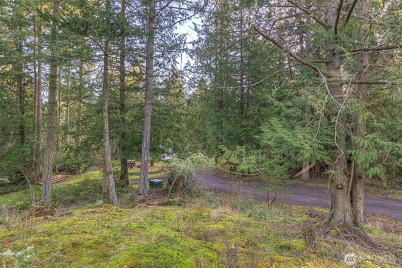 5th image of 1536 Neck Point Road