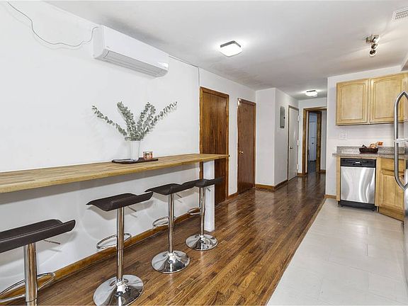 3rd image of 422 Lafayette Ave #1
