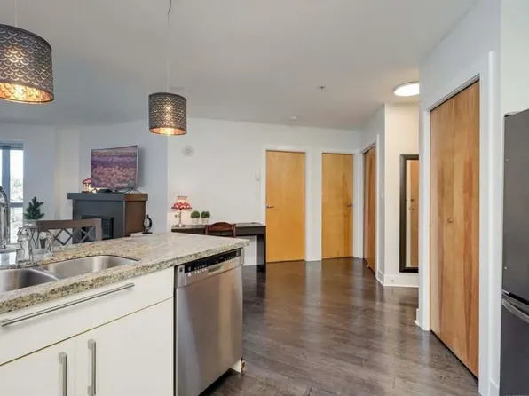 2745 Veterans Memorial Pkwy #422, Langford, BC V9B 0H4