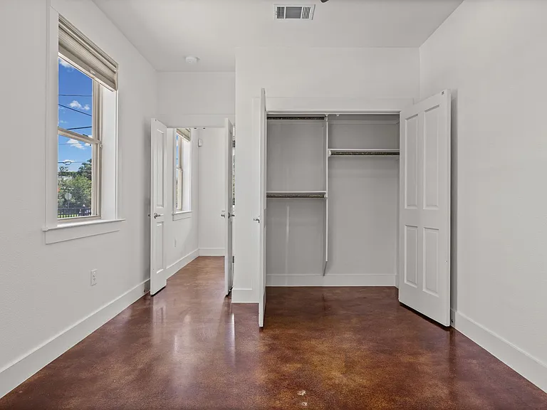 1301 San Bernard St — Photo 15