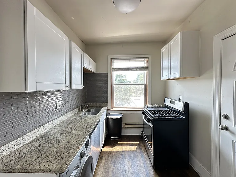 312 Lee St #4 — Photo 3