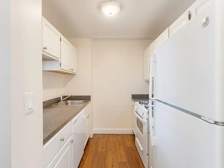 Kent Farm Apartment Homes — Photo 7