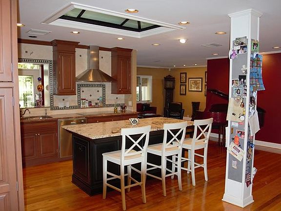 5th image of 25 Ladoga Ave