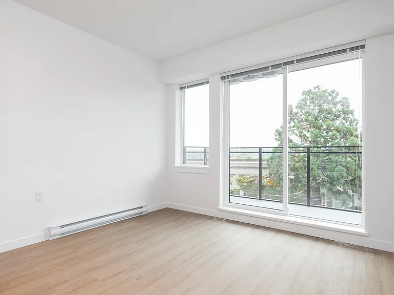 3655 Victoria Dr — Photo 34