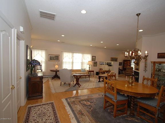 3rd image of 72 Greenways Ln