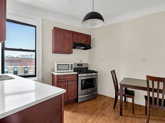 5th image of 90 Hamilton Pl Unit 7B