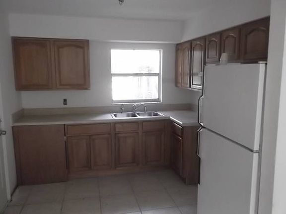 4th image of 1205 E 108th Ave APT B