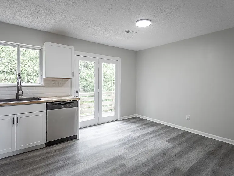 833 Sylvan Dr — Photo 9