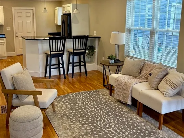 56 Fairmount St #2, Dorchester, MA 02124