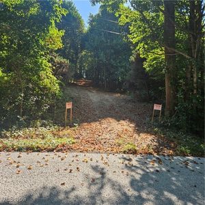 Neimans Ave SE, East Canton, OH, 44730