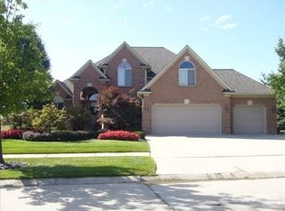 19290 Lakeland Dr, Macomb, MI 48044