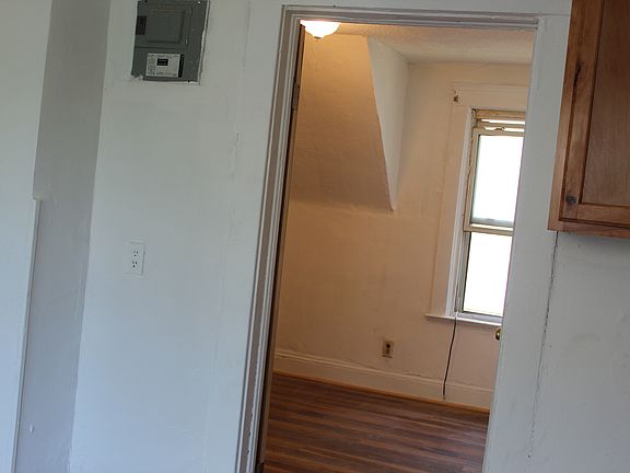 5th image of 11815 Matherson Ave