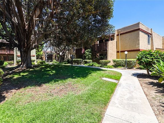 3rd image of 1030 W Macarthur Blvd APT 95