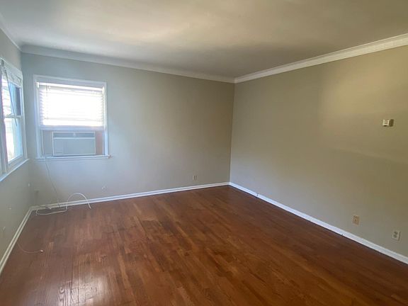 4th image of 11664 Chandler Blvd #B