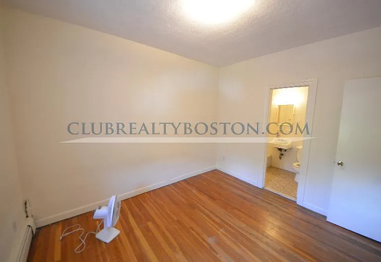172 Beacon St #24 — Photo 4