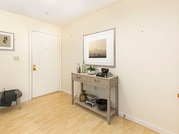 3rd image of 20 Weatherly Dr Unit 4
