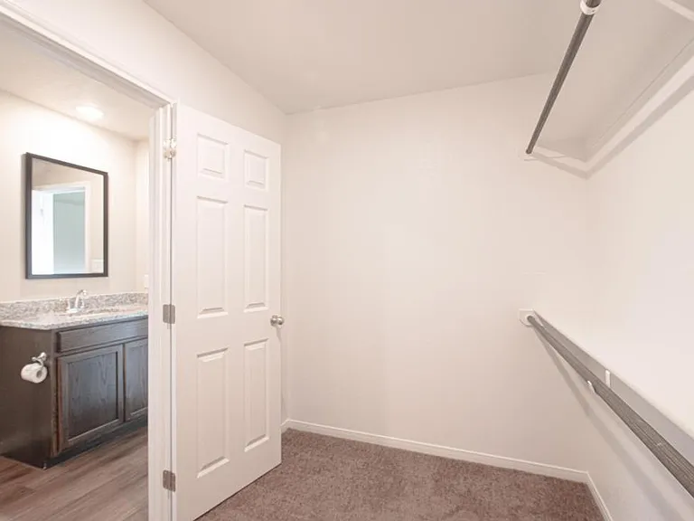 508 Raymond St — Photo 11