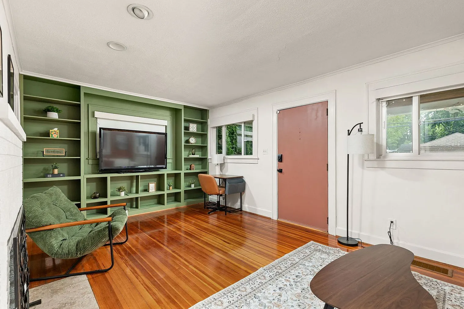 2 bed, 1.0 bath, $3,947 — Photo 3