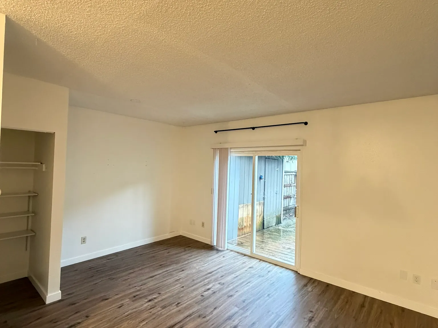 2 bed, 1.5 bath, 800 sqft, $1,495 — Photo 3