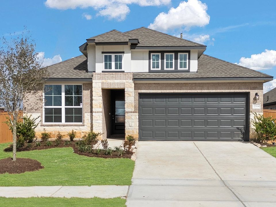 Welcome home to 27538 Beachside Arbor Drive located in the master planned community of Sunterra and