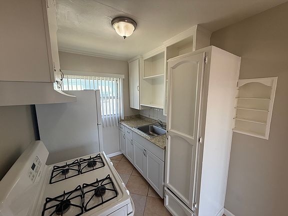 3rd image of 4265 Euclid Ave APT 16