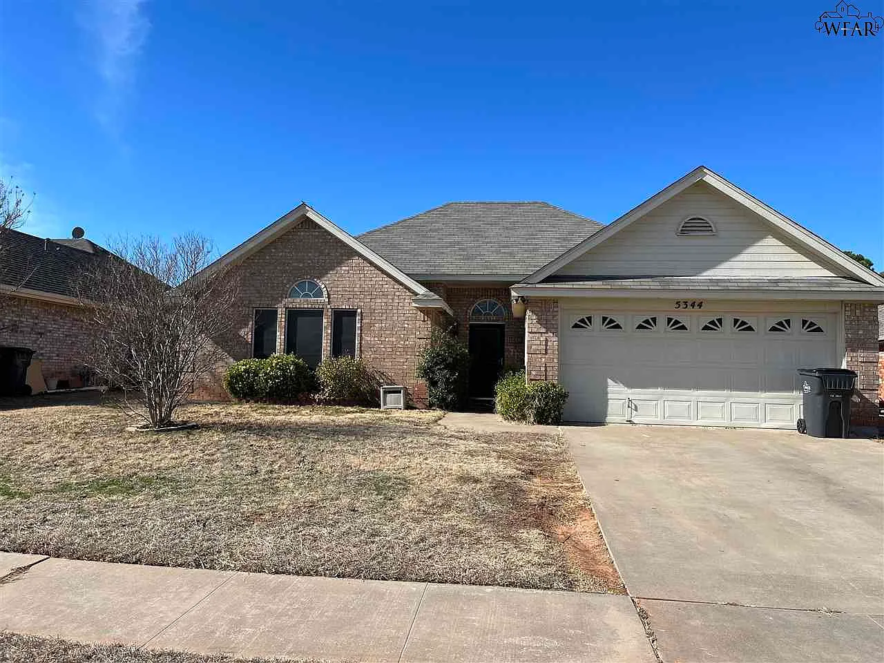 3 bed, 2.0 bath, 1390 sqft, $2,000 — Photo 1
