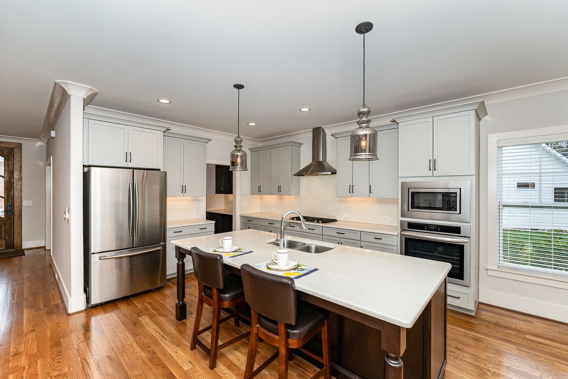 next background image