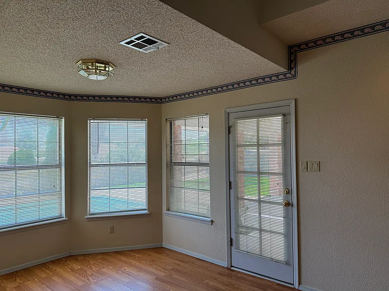 2112 Home Show Ln — Photo 23