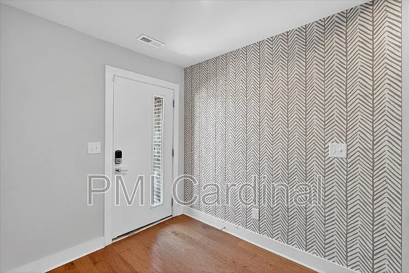 3 bed, 3.5 bath, 2438 sqft, $3,200 — Photo 4