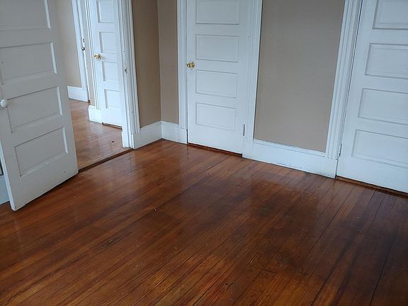 3rd image of 854 Winthrop Ave #6